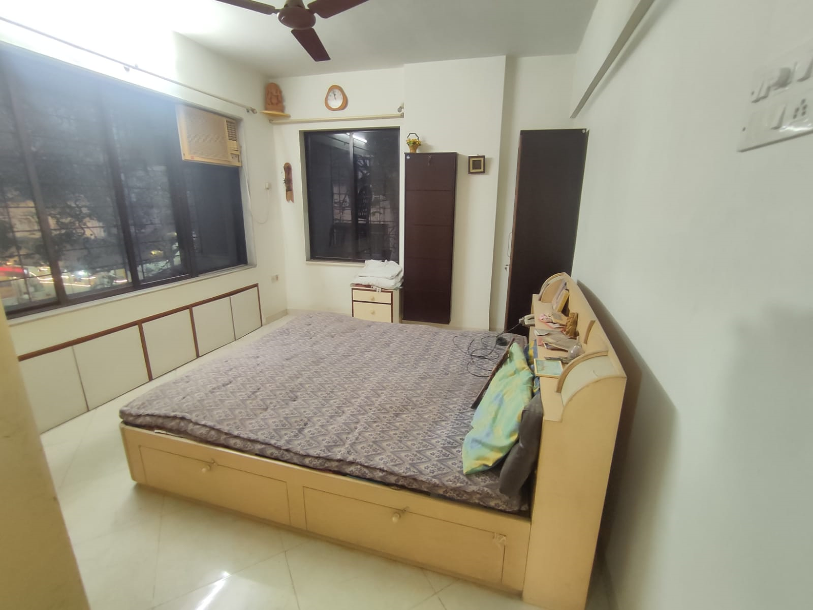 4 - Mahaveer, Khar West