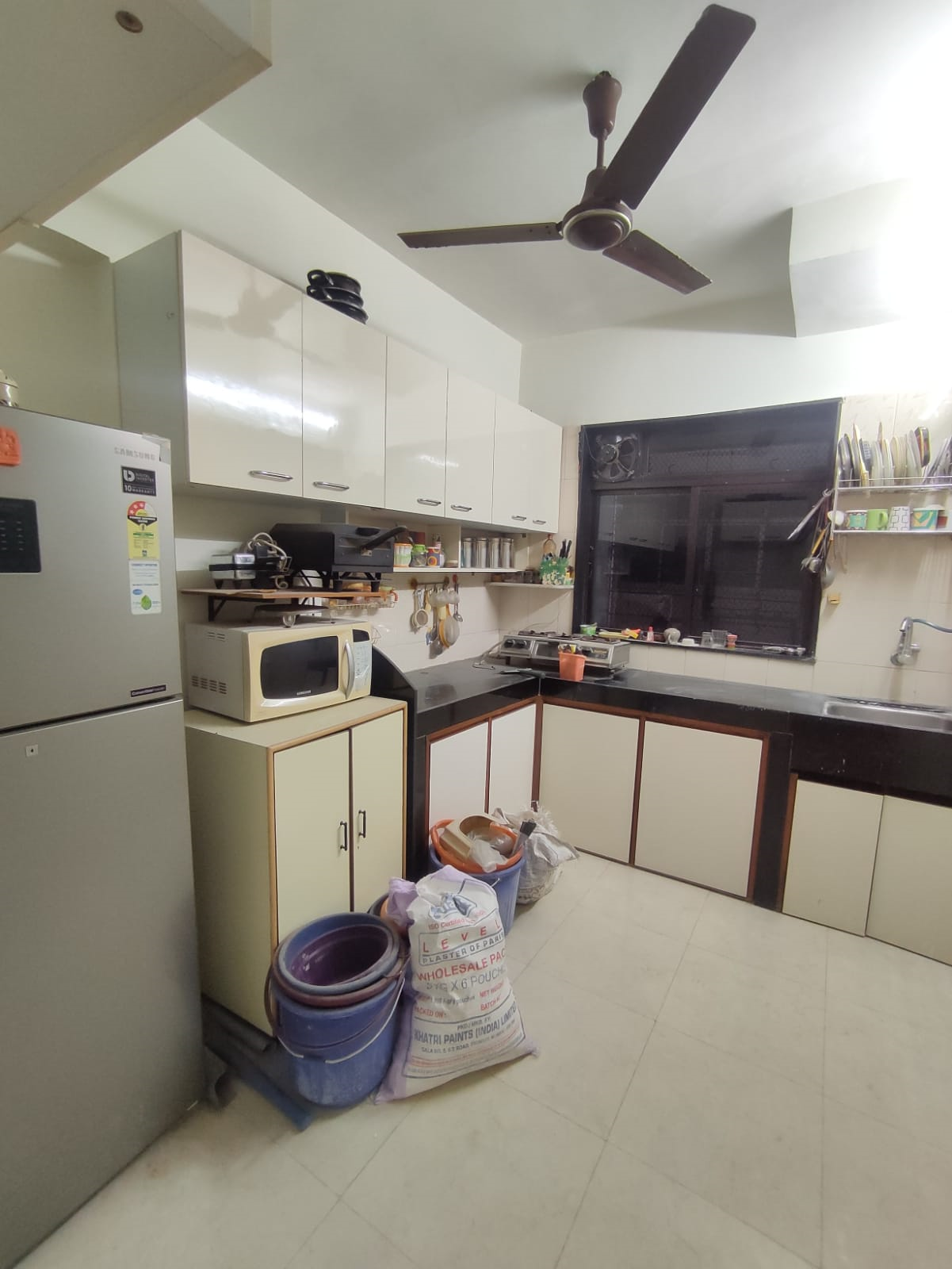 2 BHK Flats on Rent in Mahaveer, Khar West