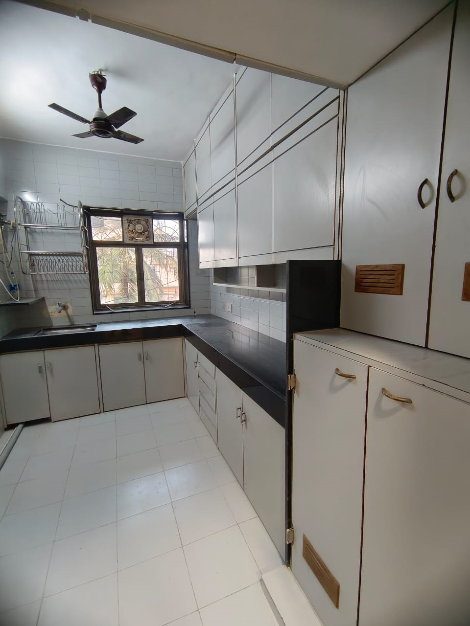 2 BHK Flats on Rent in Prahlad Building, Santacruz West