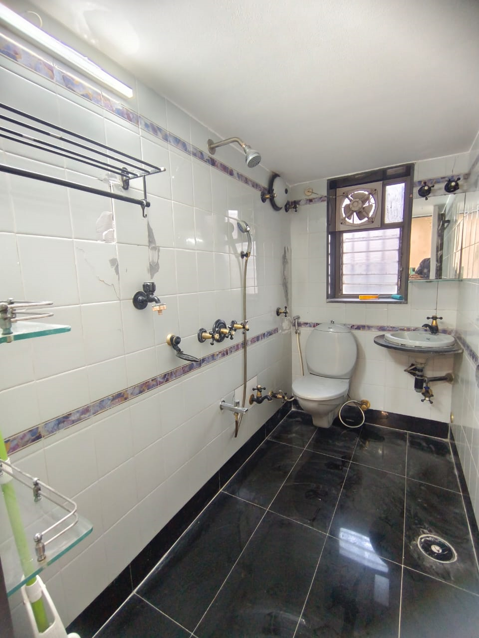 7 - Prahlad Building, Santacruz West