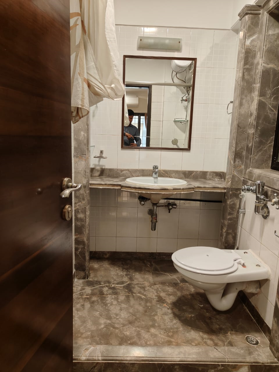 14 - Royal Manor, Bandra West