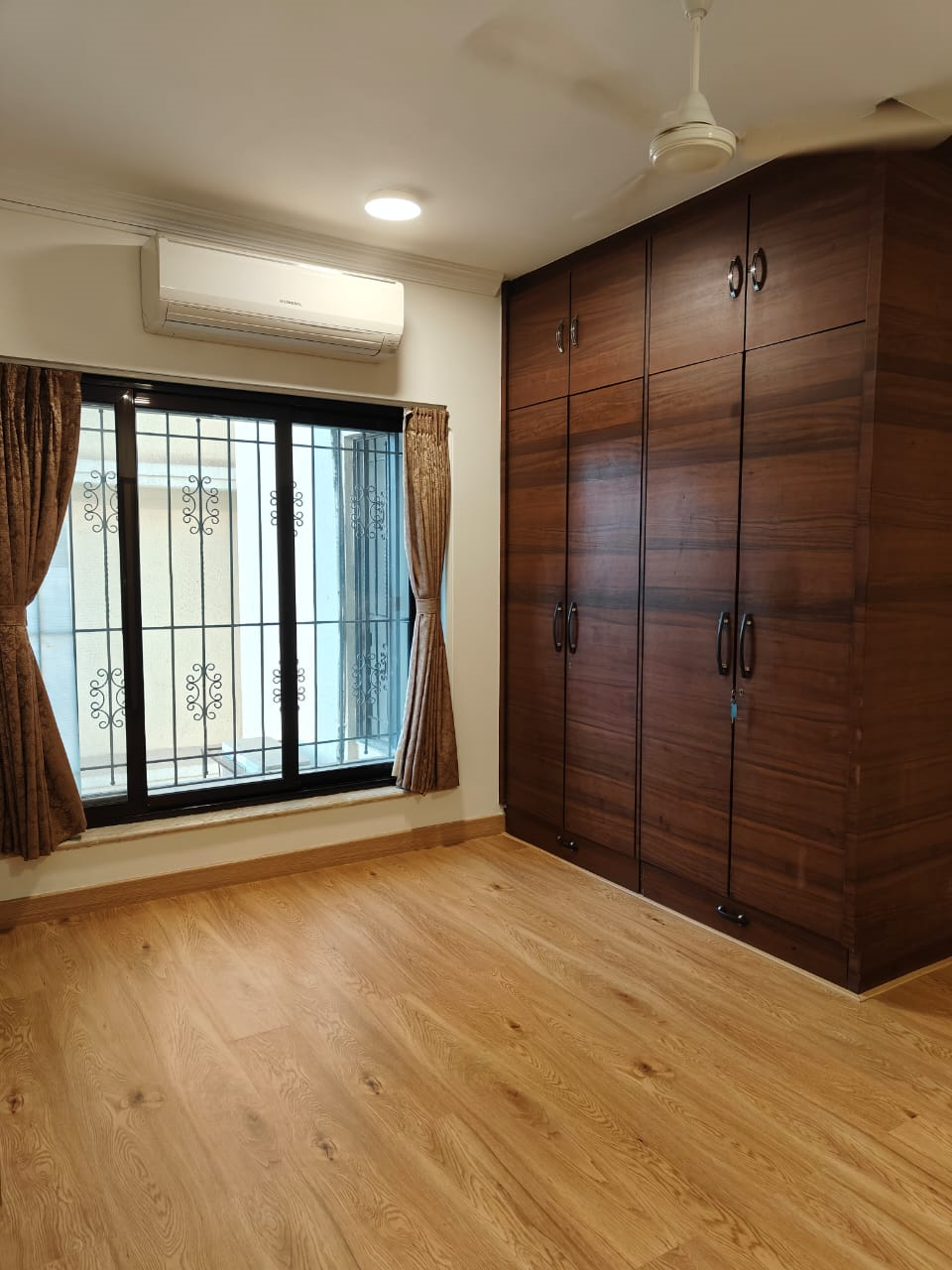 15 - Royal Manor, Bandra West