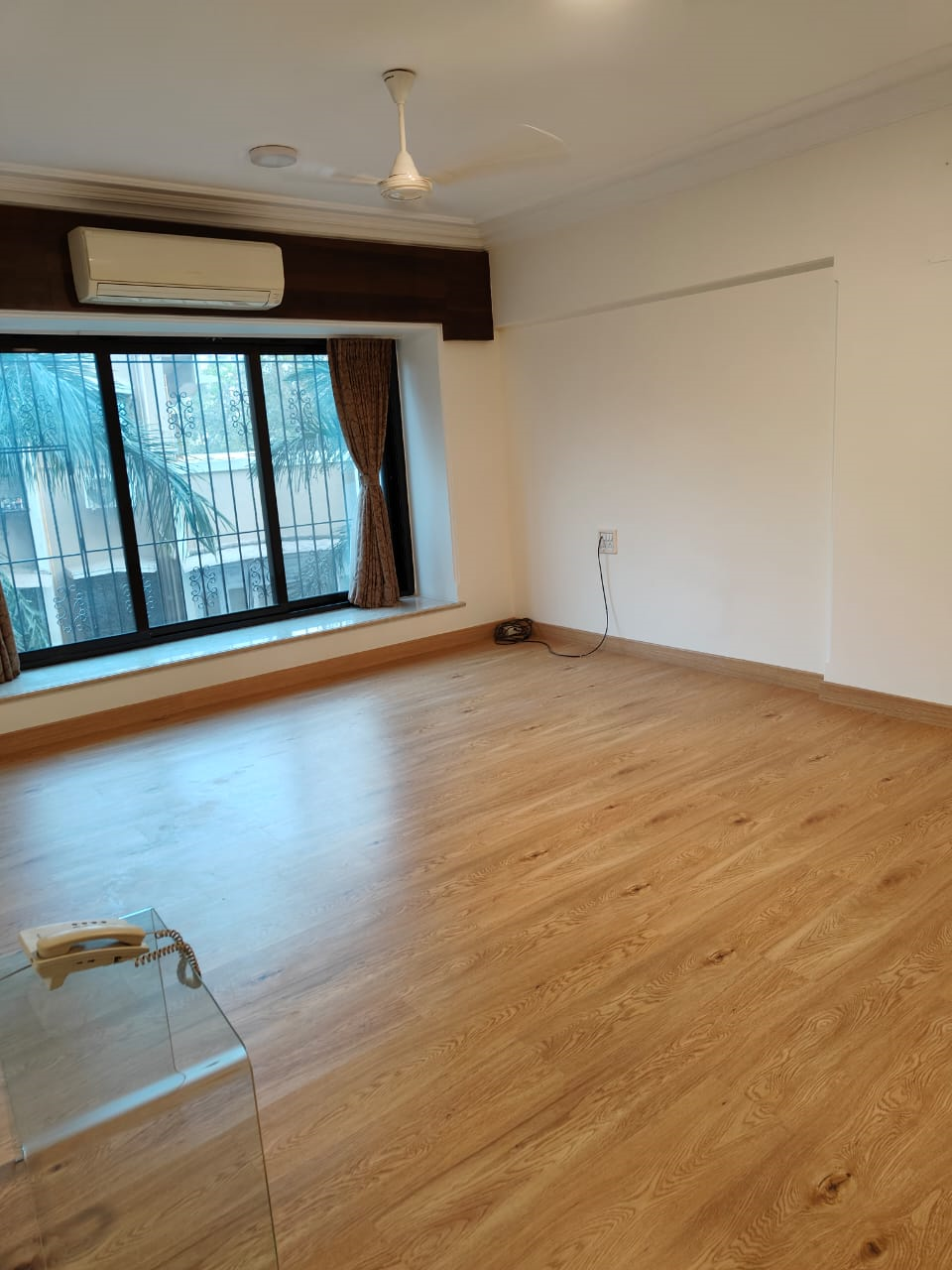 3 BHK Semi Furnished in Royal Manor , Bandra West