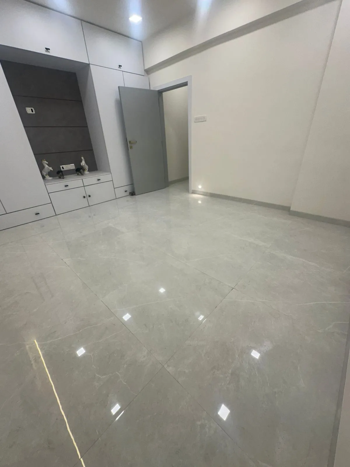 2 BHK Flats on Rent in Apsara, Bandra West