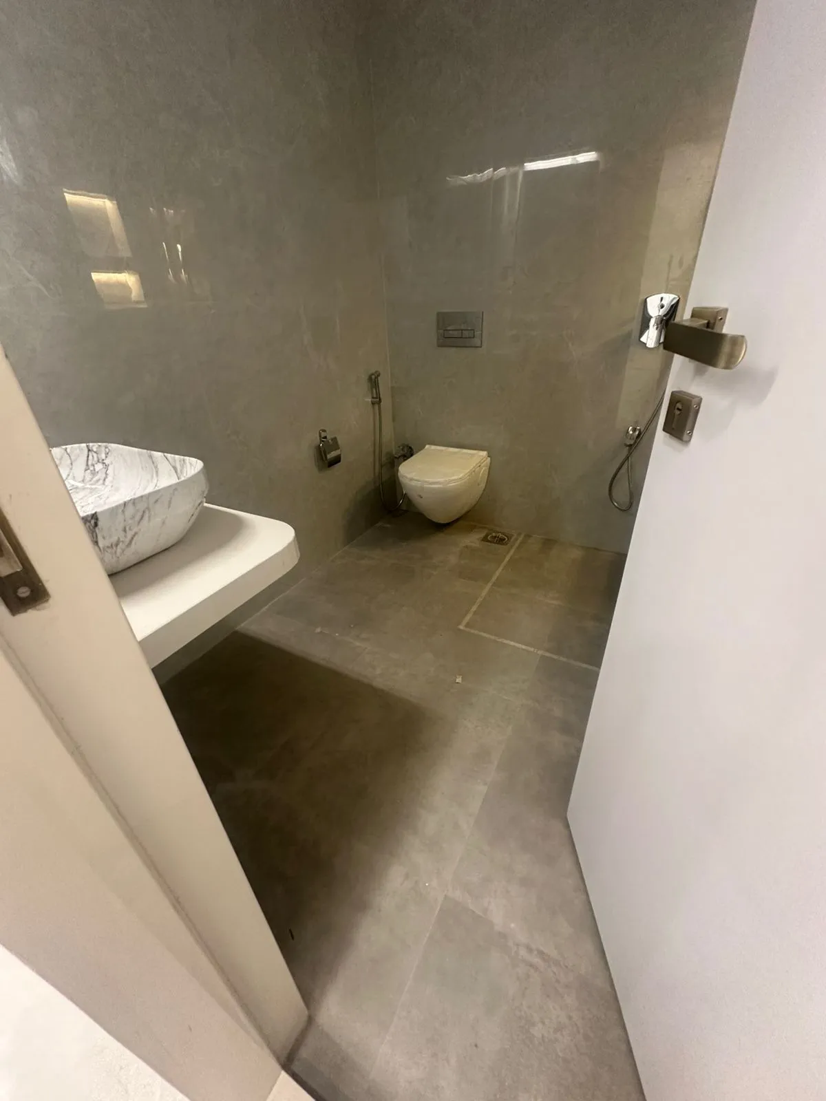 2 BHK Flats on Rent in Apsara, Bandra West