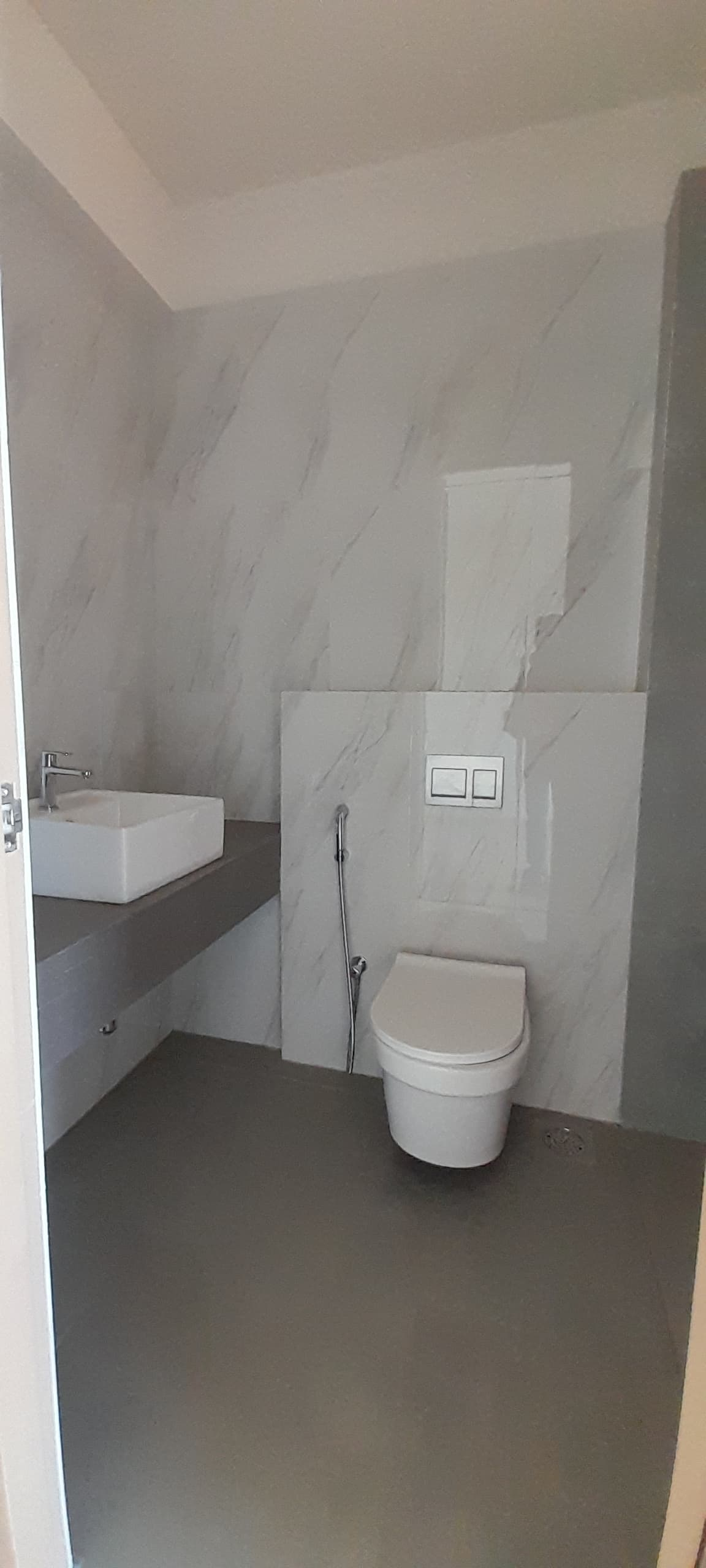 3 BHK Semi Furnished in Raj Infinia , Malad West