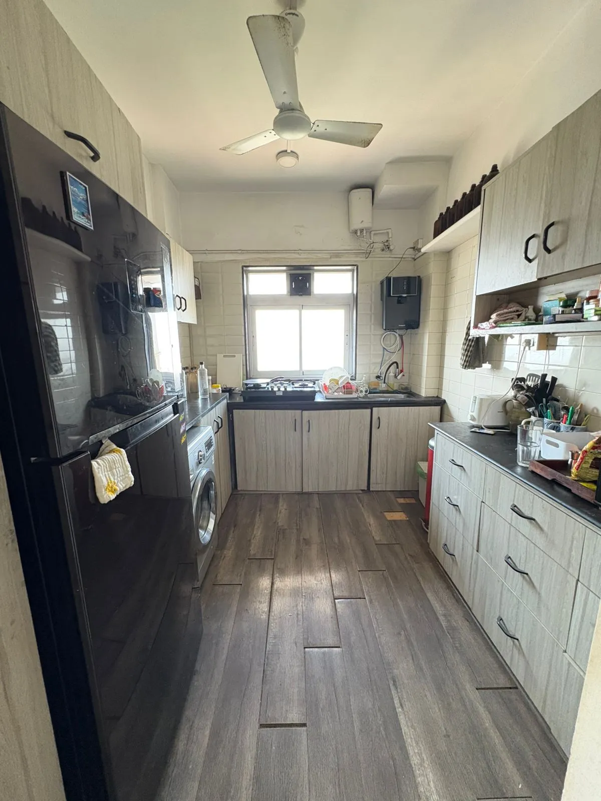 E5 - Erlyn, Bandra West