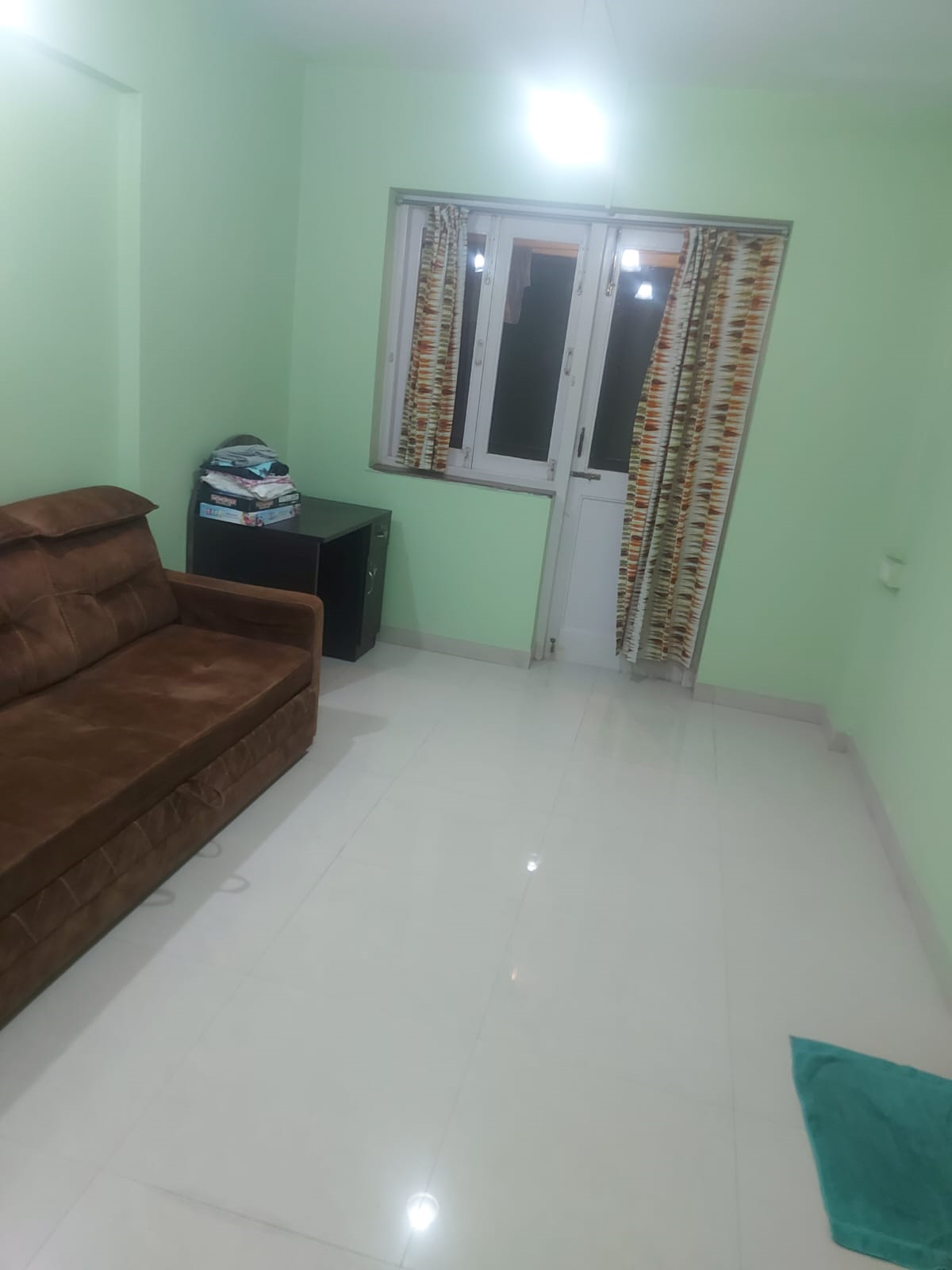 2 BHK Flats on Rent in Tardeo Court, Tardeo