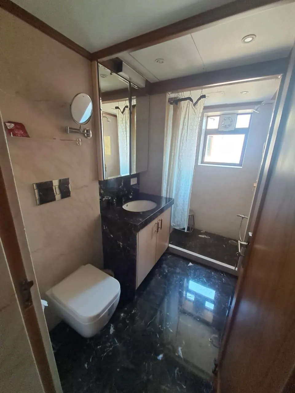 3 BHK Flats on Rent in Rashmi, Carmichael Road