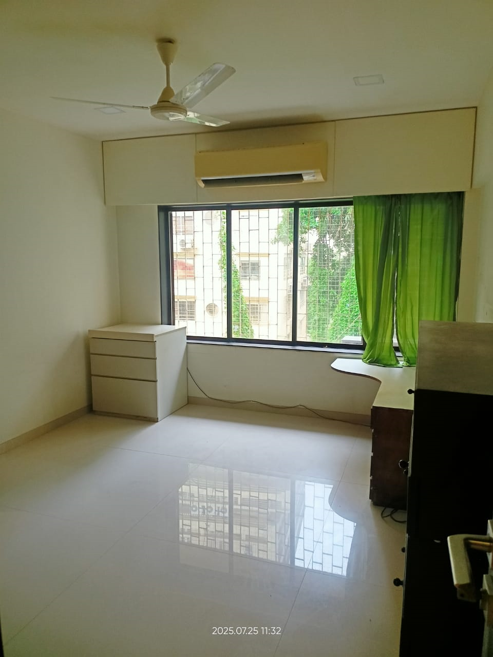 10 - Land Breeze, Bandra West