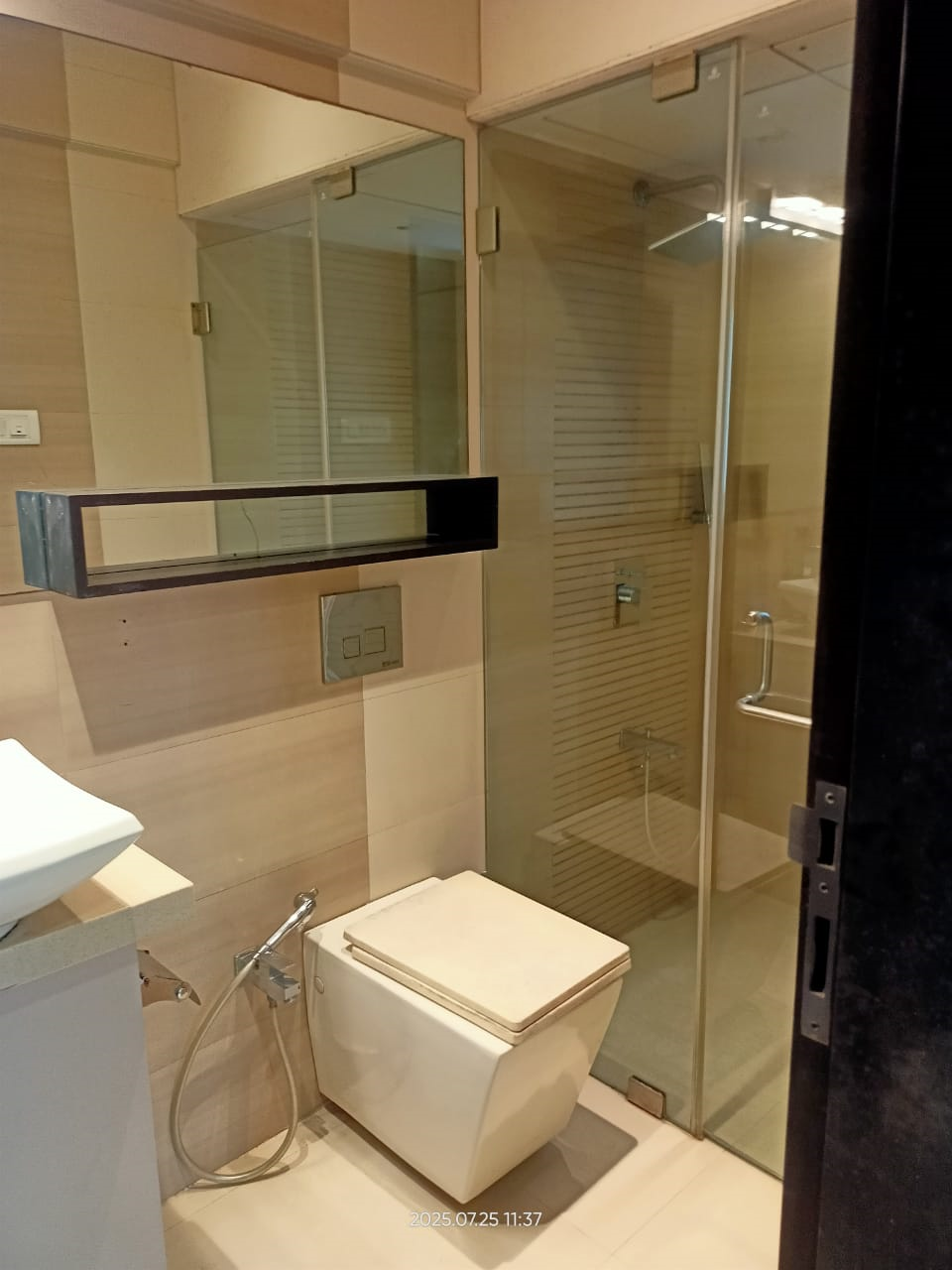 11 - Land Breeze, Bandra West