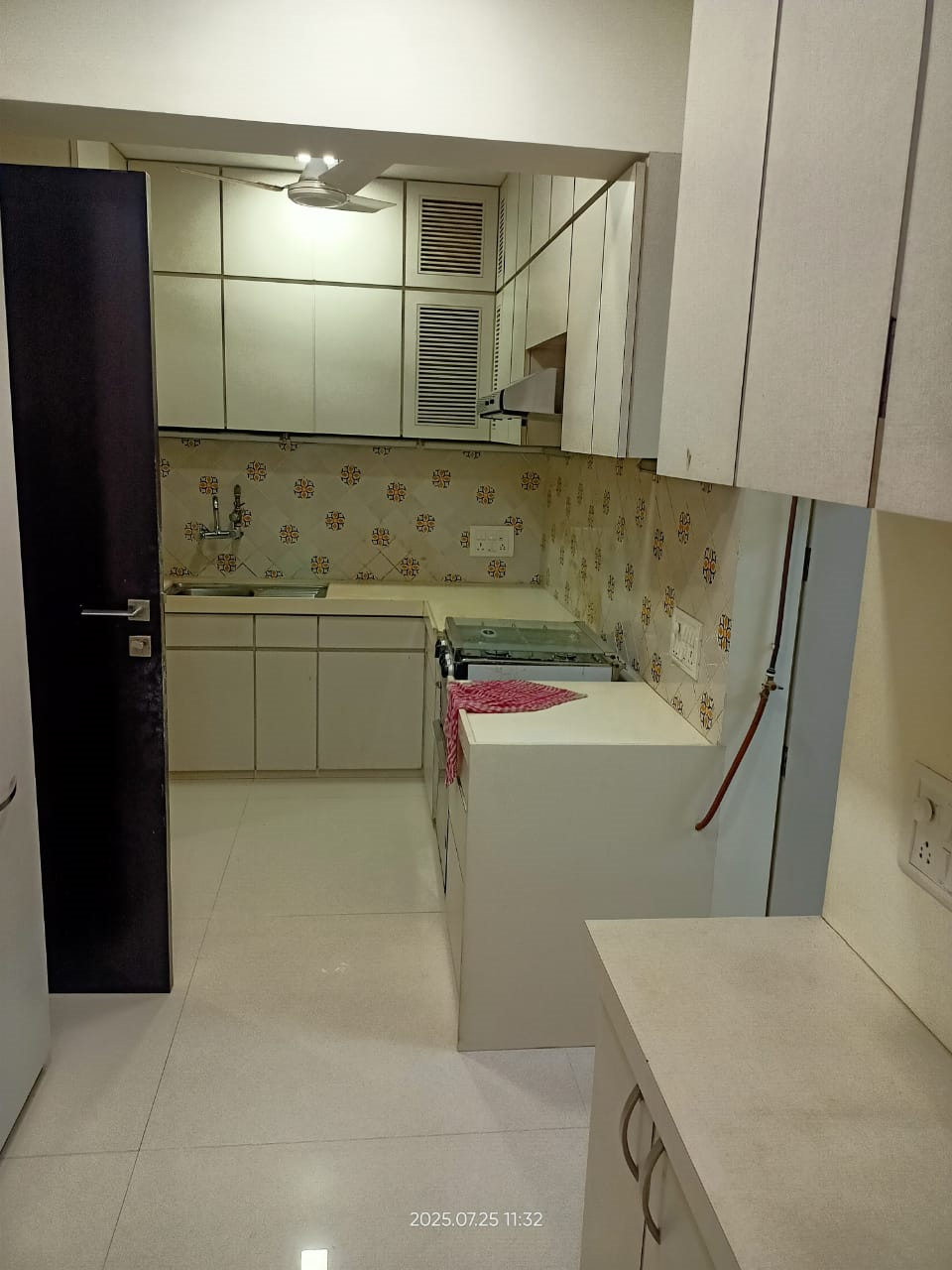 3 BHK Flats on Rent in Land Breeze, Bandra West