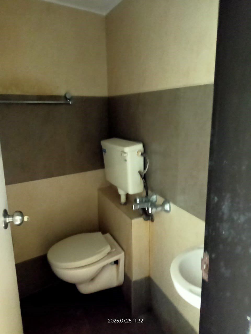 5 - Land Breeze, Bandra West