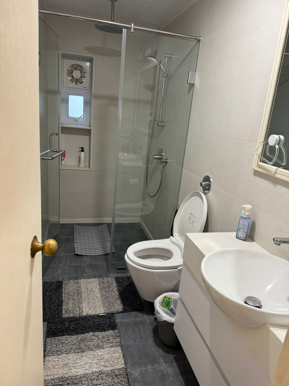 2 BHK Flats for Sale in Hill Post, Bandra West