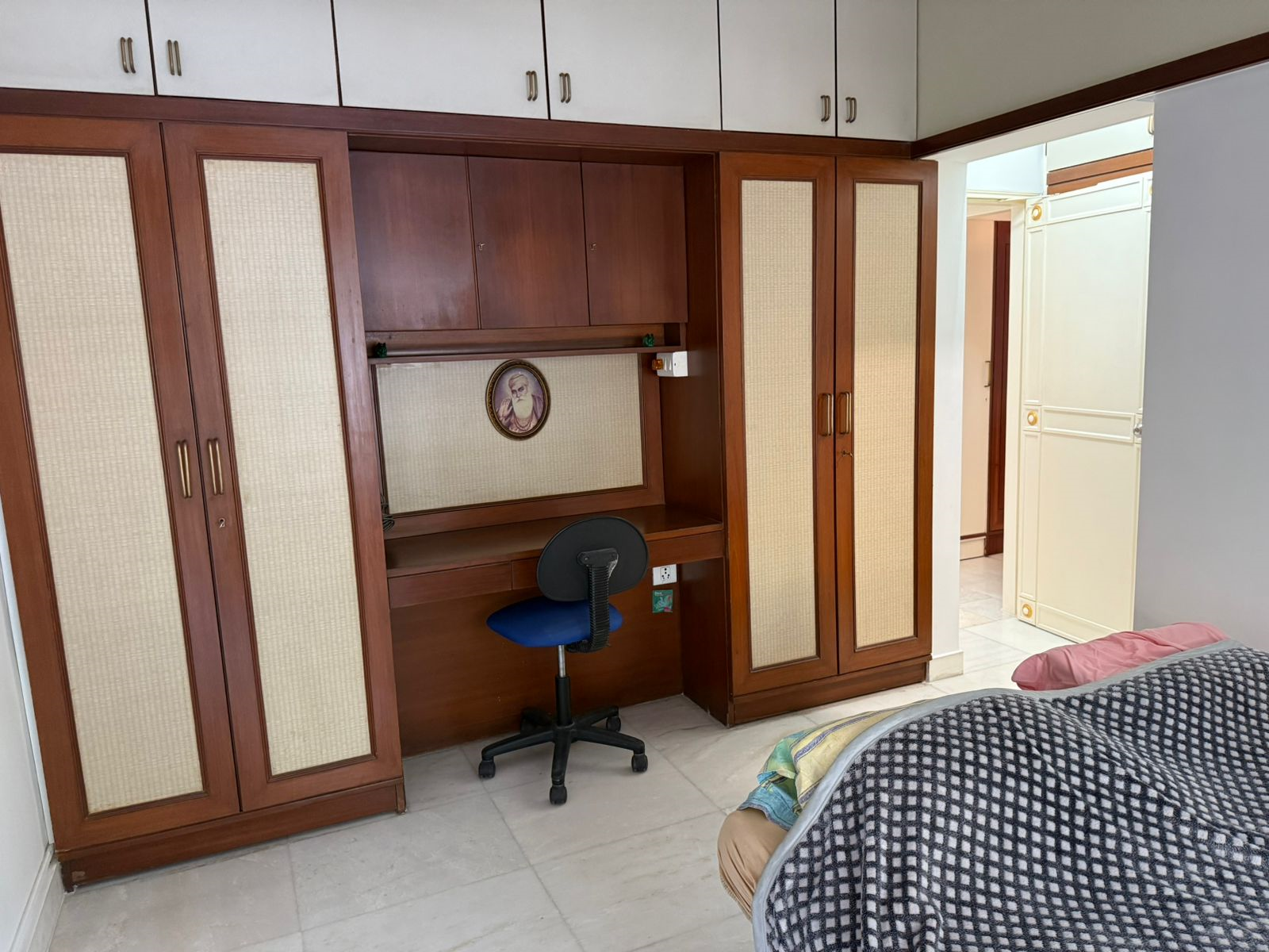 2 BHK Flats for Sale in Hill Post, Bandra West