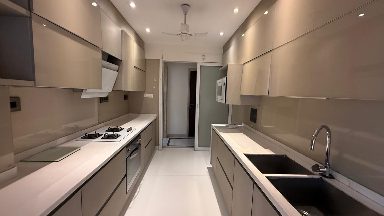 4 BHK Flats on Rent in Evershine Jewel, Khar West