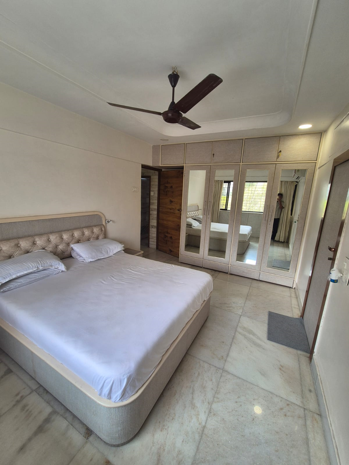 3 BHK Flats on Rent in Sarkar Avenue, Santacruz West