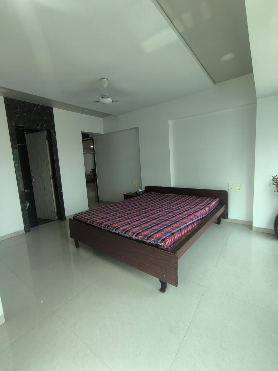 10 - Krimson Aurum, Santacruz West