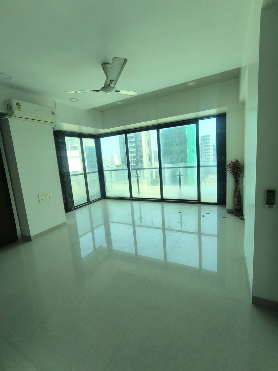 13 - Krimson Aurum, Santacruz West