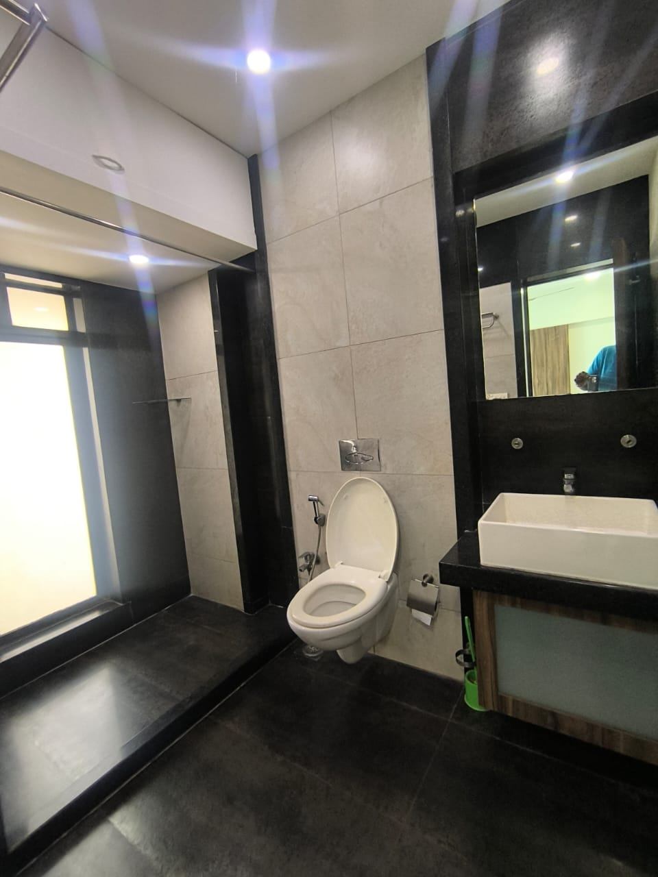 16 - Krimson Aurum, Santacruz West