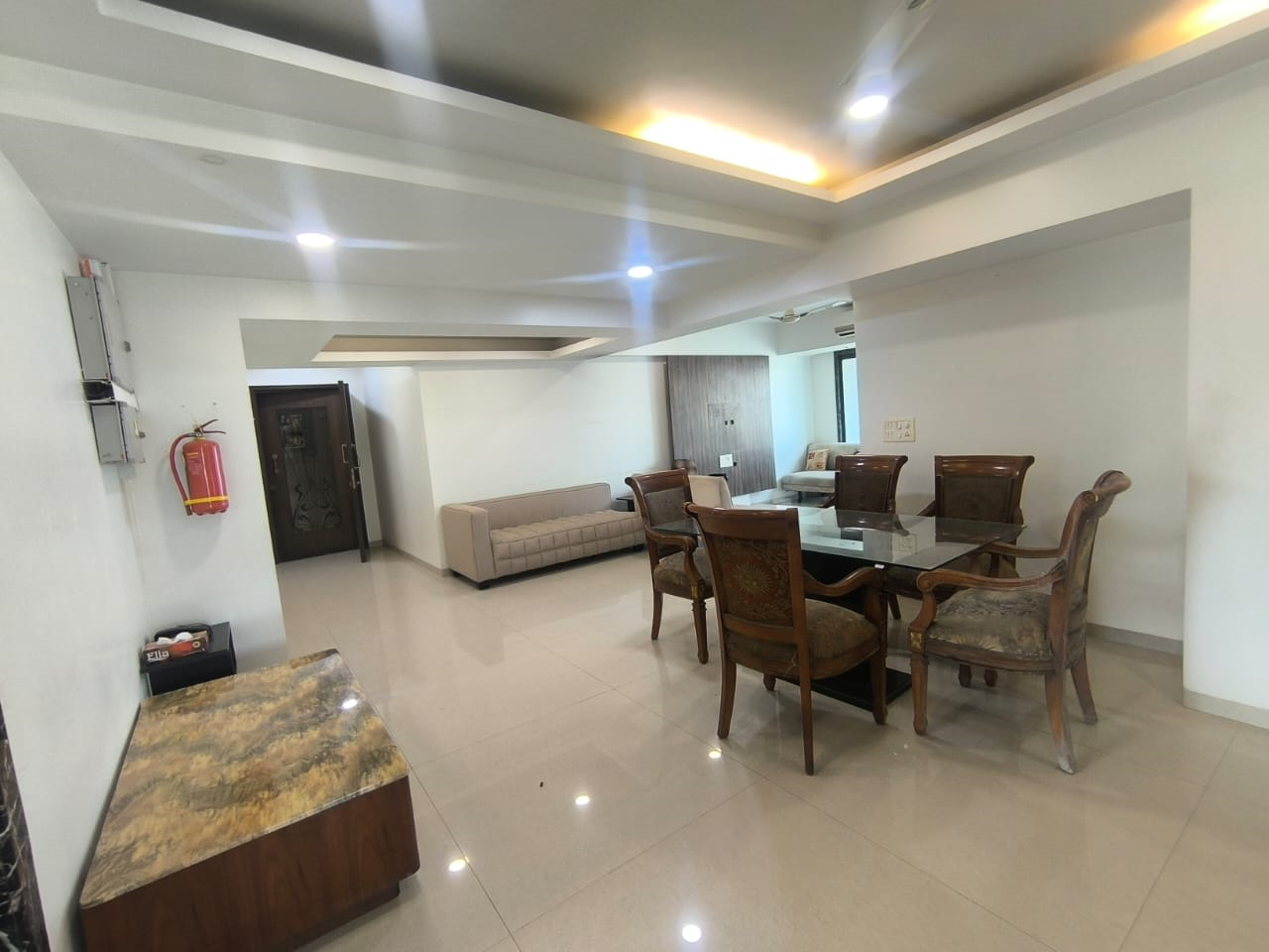 6 - Krimson Aurum, Santacruz West