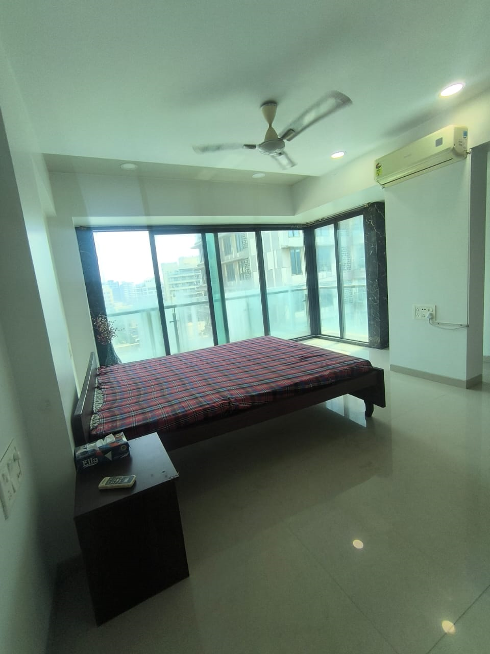 8 - Krimson Aurum, Santacruz West