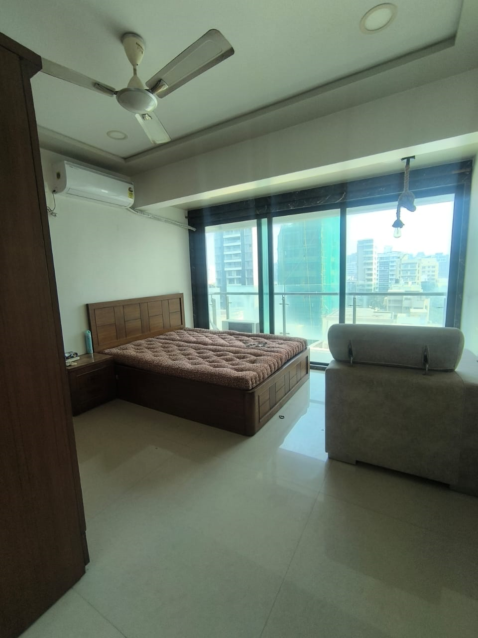 9 - Krimson Aurum, Santacruz West