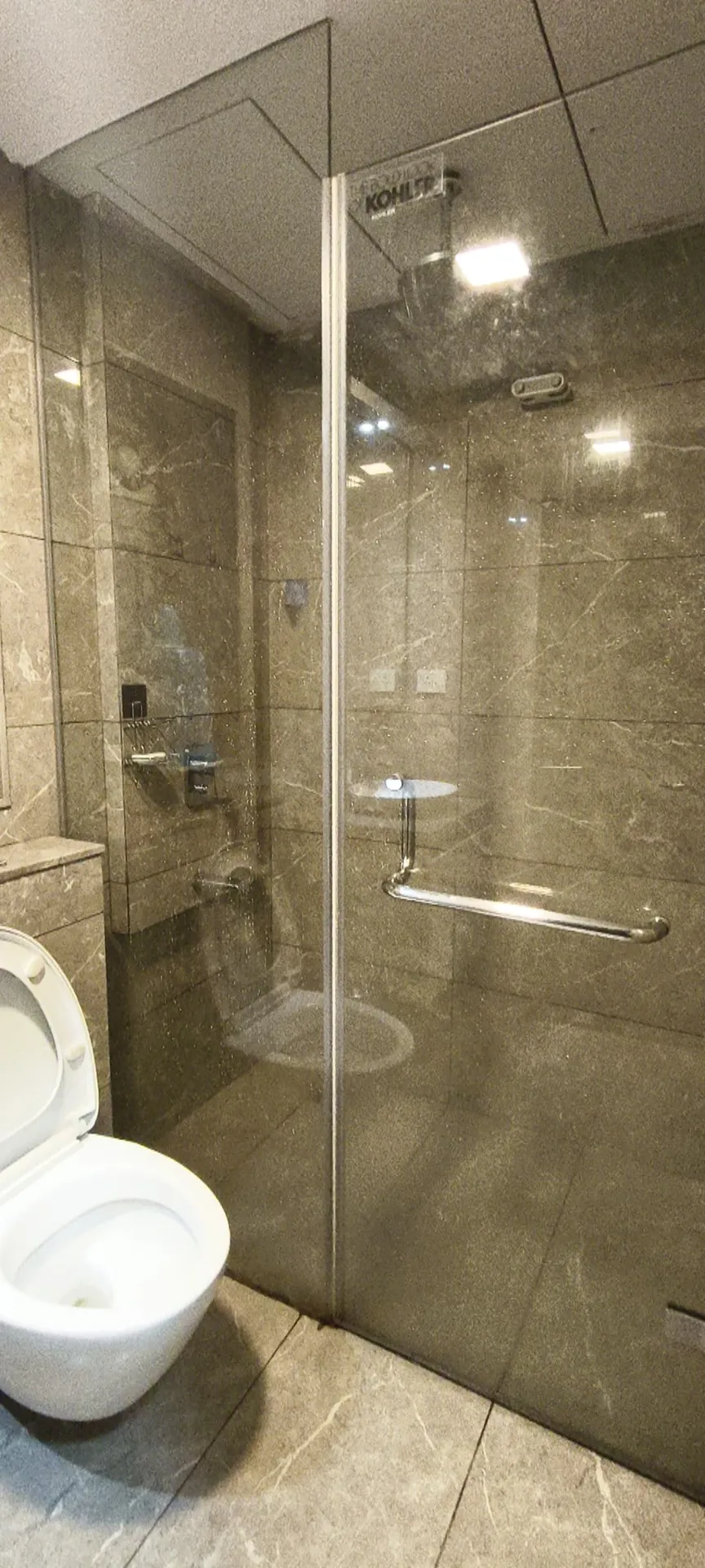 E18 - Oberoi Esquire, Goregaon East