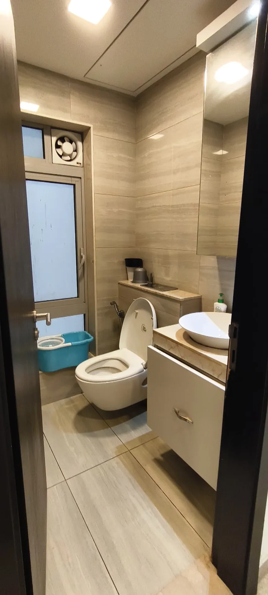 E5 - Oberoi Esquire, Goregaon East