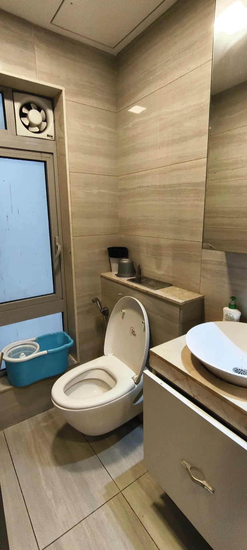 E8 - Oberoi Esquire, Goregaon East