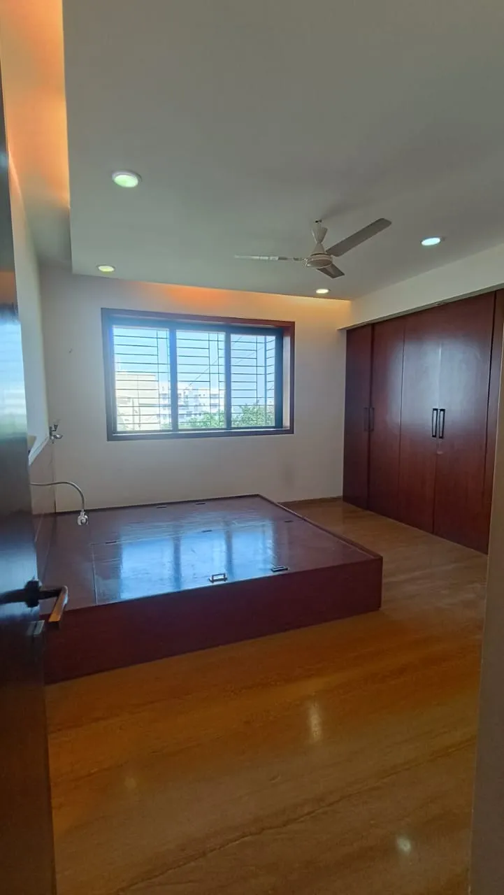 G4 - Girnar Apartments, Bandra West