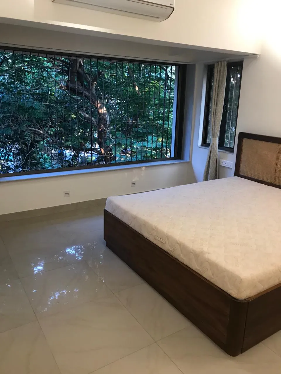 18 - New Silver Home, Bandra West