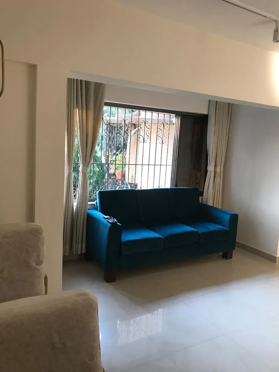 19 - New Silver Home, Bandra West