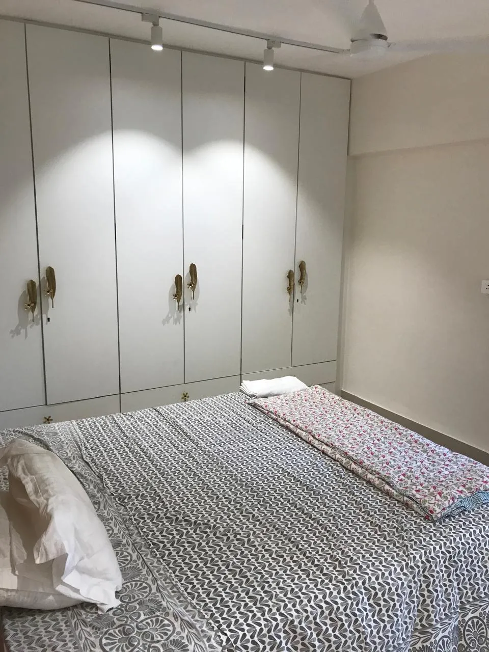 7 - New Silver Home, Bandra West