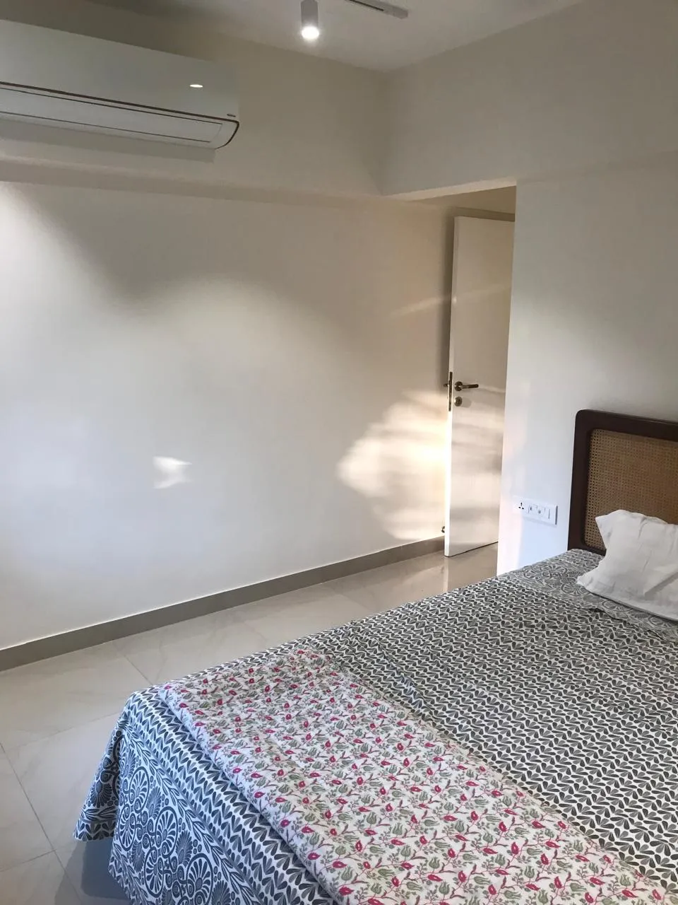 8 - New Silver Home, Bandra West