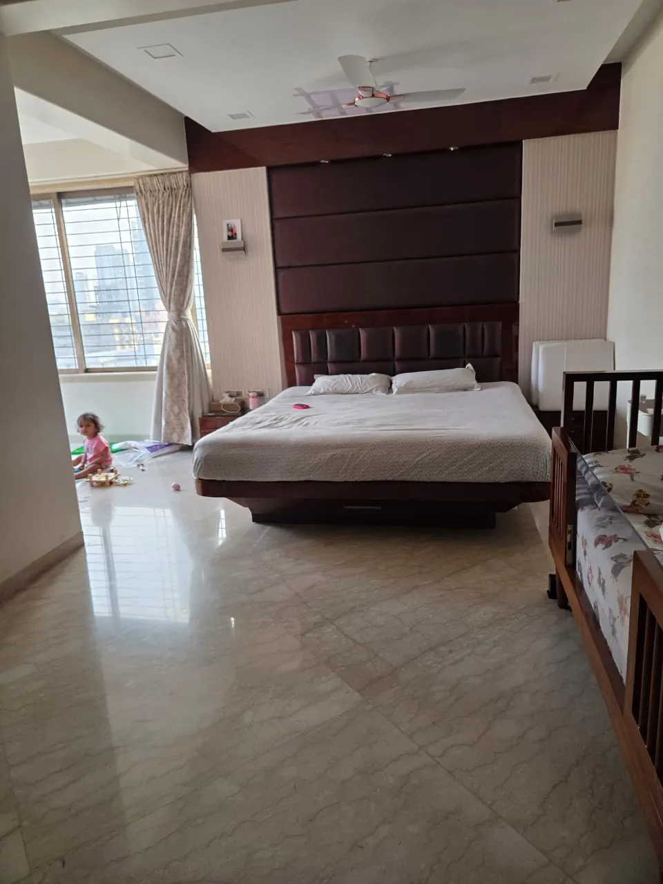 5 BHK Semi Furnished in Vastu Shilp , Tardeo