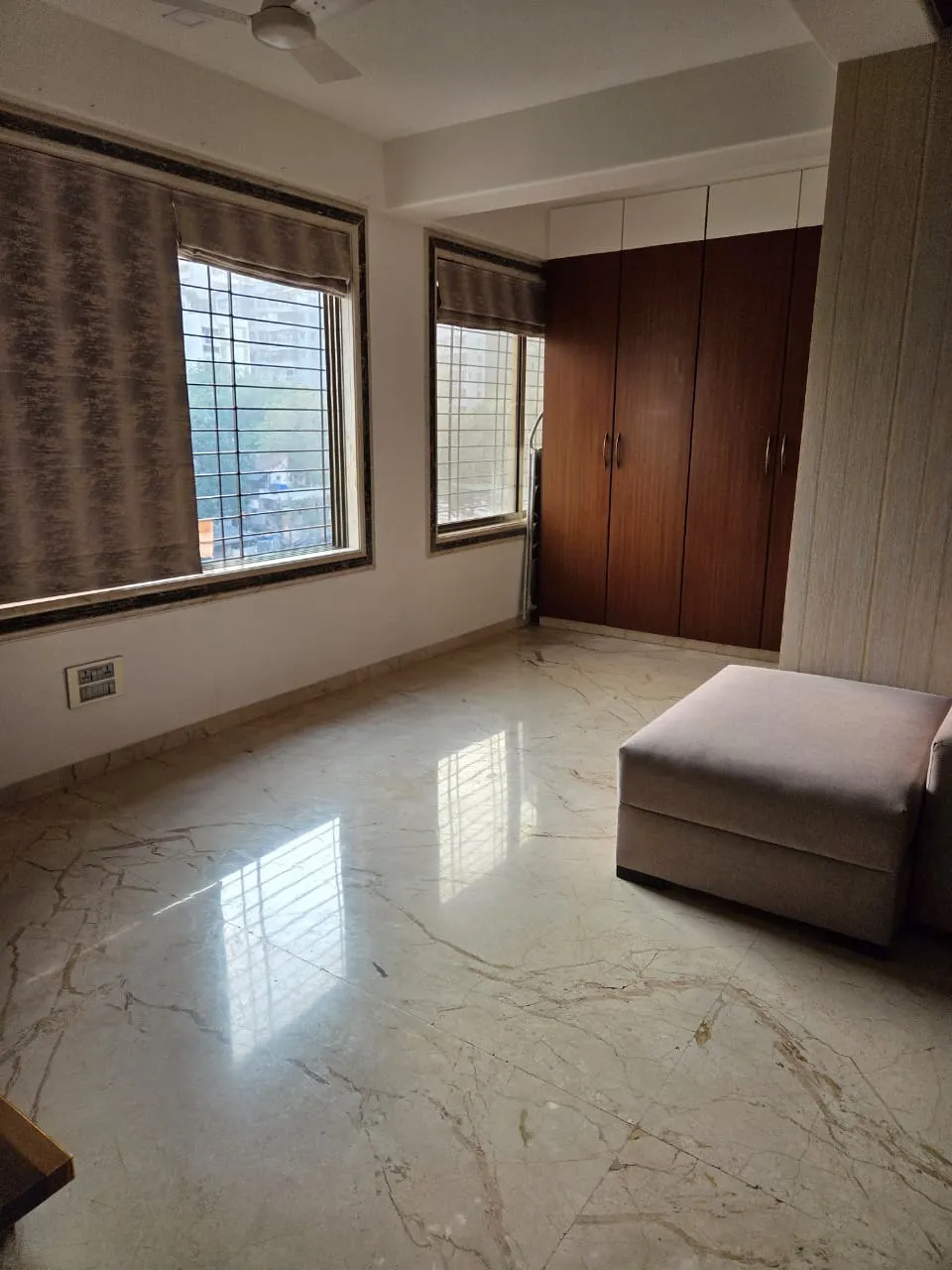 5 BHK Flats for Sale in Vastu Shilp, Tardeo