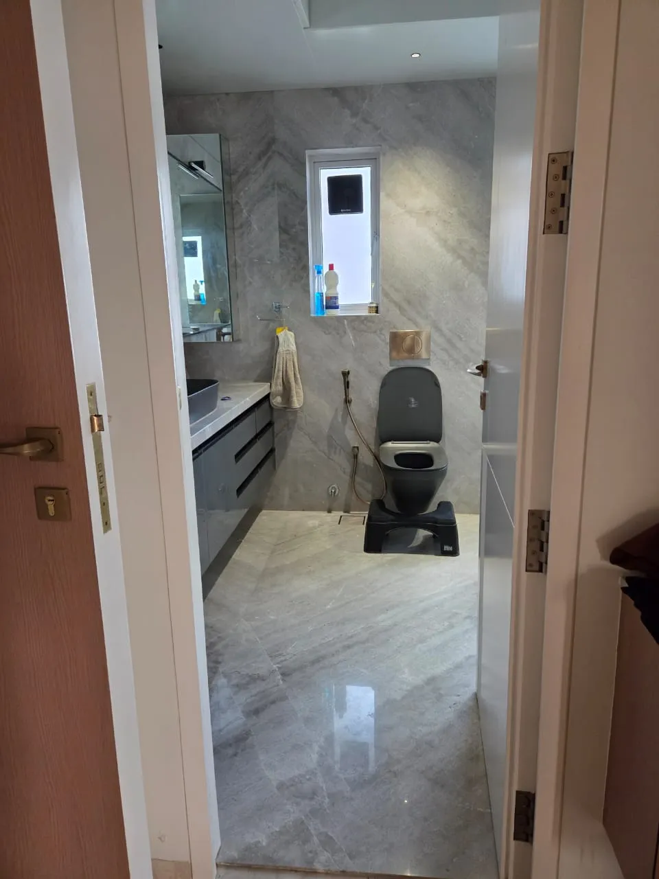 5 BHK Flats for Sale in Vastu Shilp, Tardeo