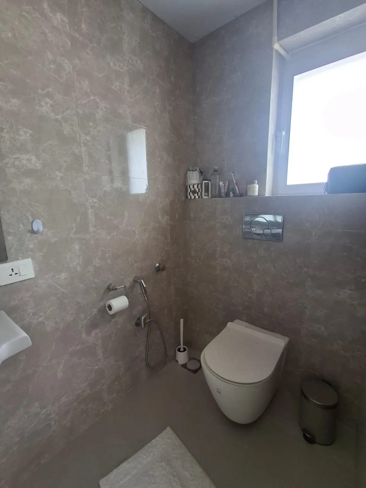 L10 - Landmark, Bandra West