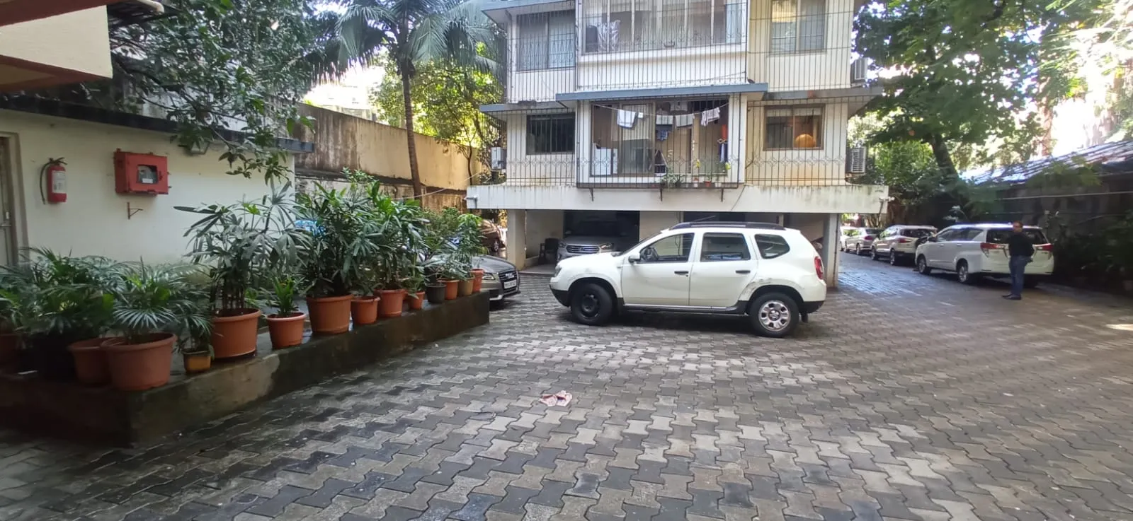 3 BHK Flats on Rent in Golden Rock, Bandra West