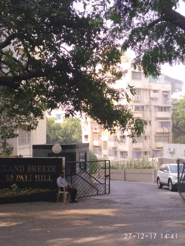 2 BHK Flats on Rent in Land Breeze, Bandra West