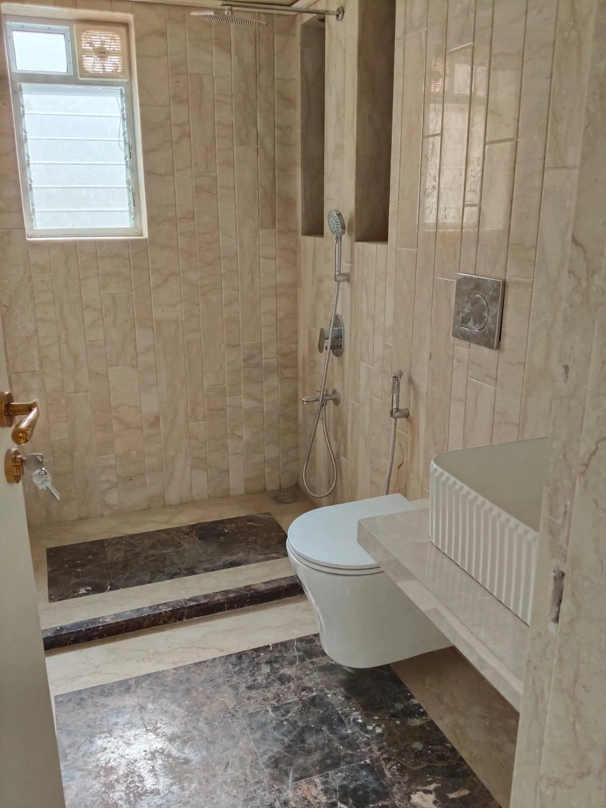 B11 - Bajaj Jade, Khar West