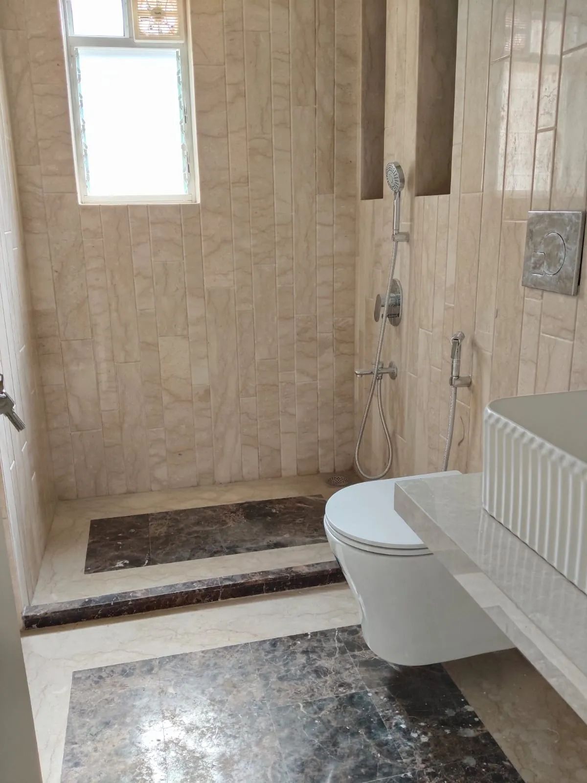 B3 - Bajaj Jade, Khar West