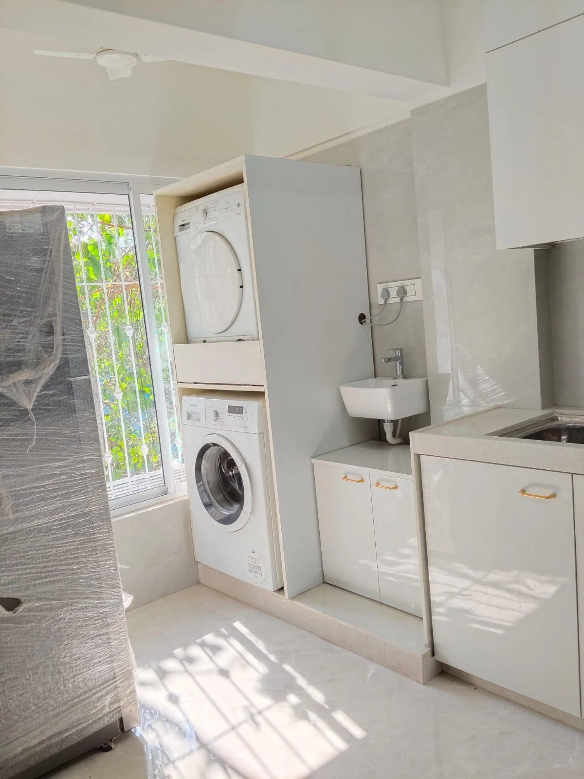 2 BHK Flats on Rent in Bajaj Jade, Khar West