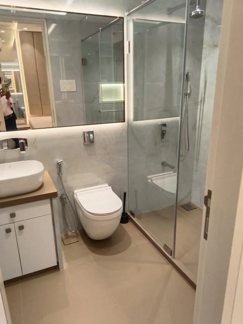 J13 - Joy Legend, Khar West