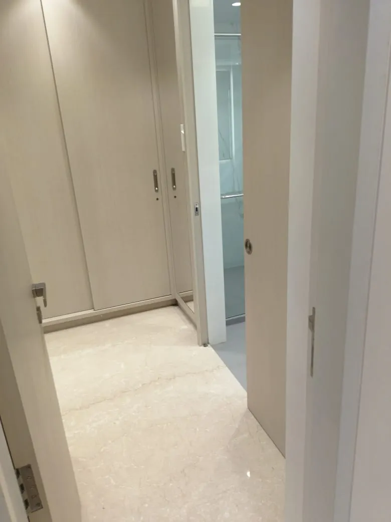 J4 - Joy Legend, Khar West