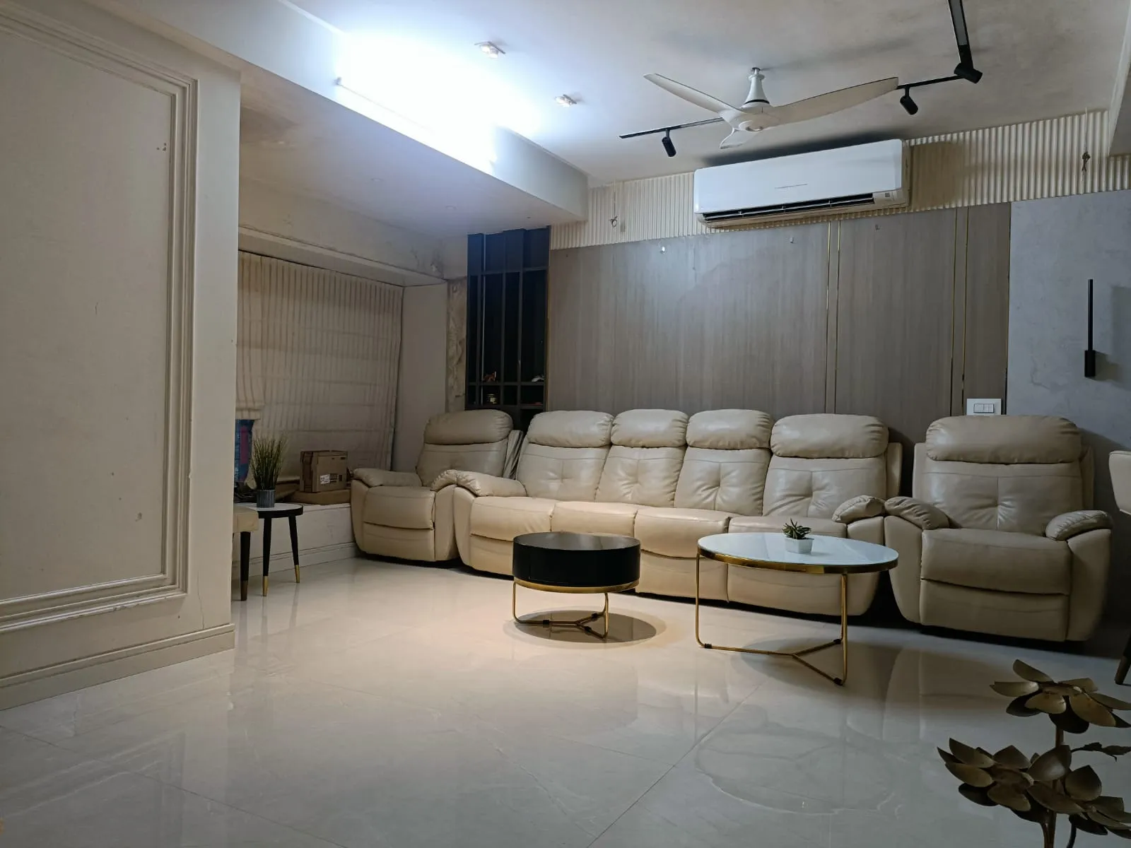 2 Silver Apartment for Rent in Bandra West