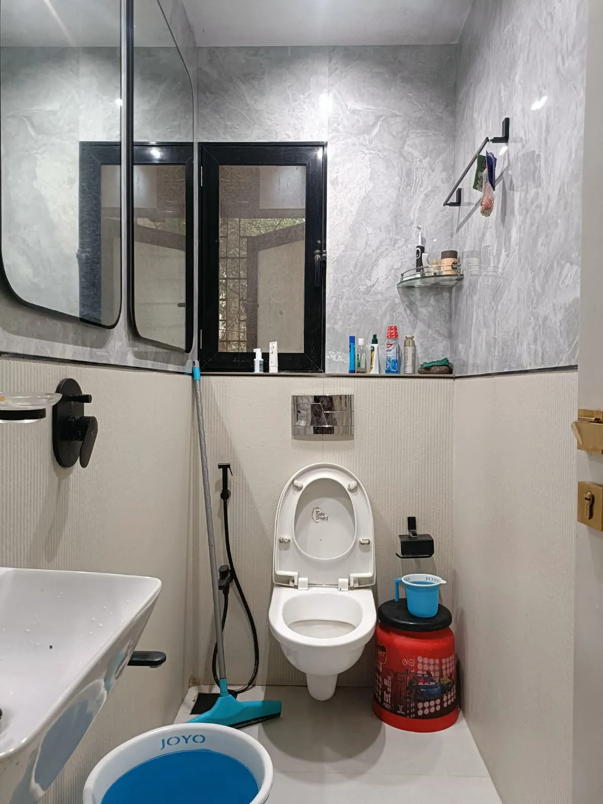 2 BHK Flats on Rent in New Silver Home, Bandra West