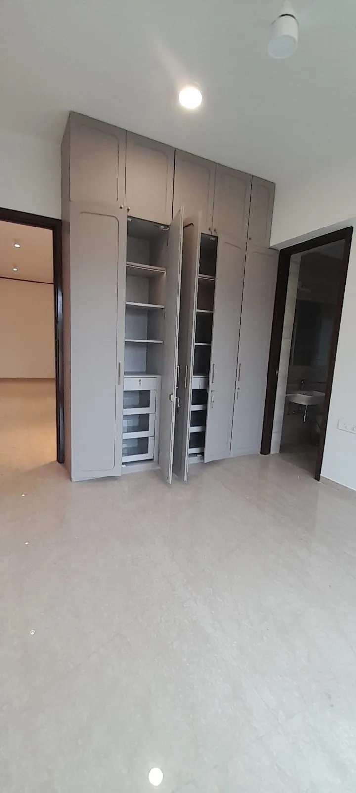 9 - X Bkc, Bandra East