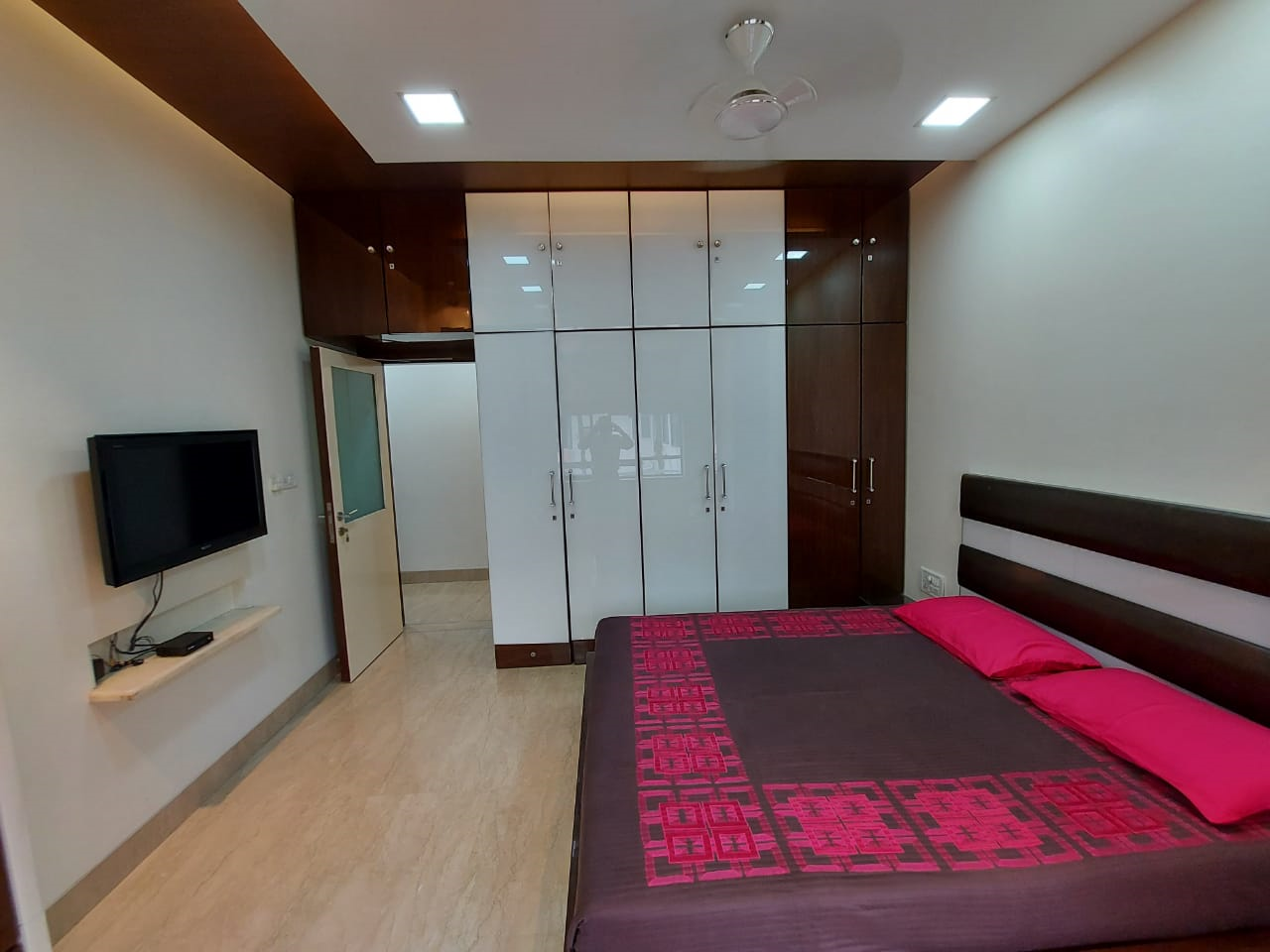 2 BHK Fully Furnished in Sukh Shanti , Peddar Road